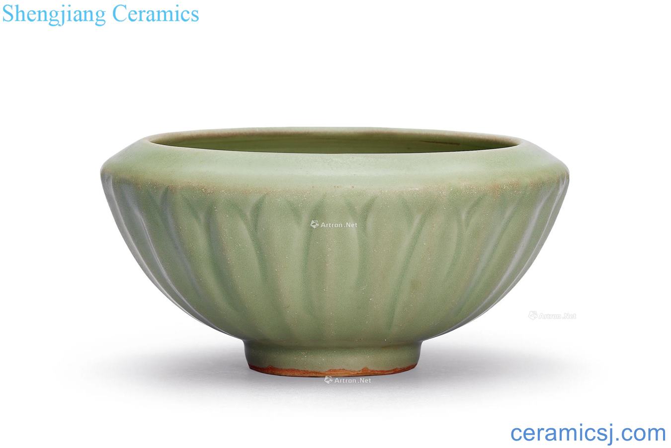 The southern song dynasty Longquan green glaze lotus-shaped bowl
