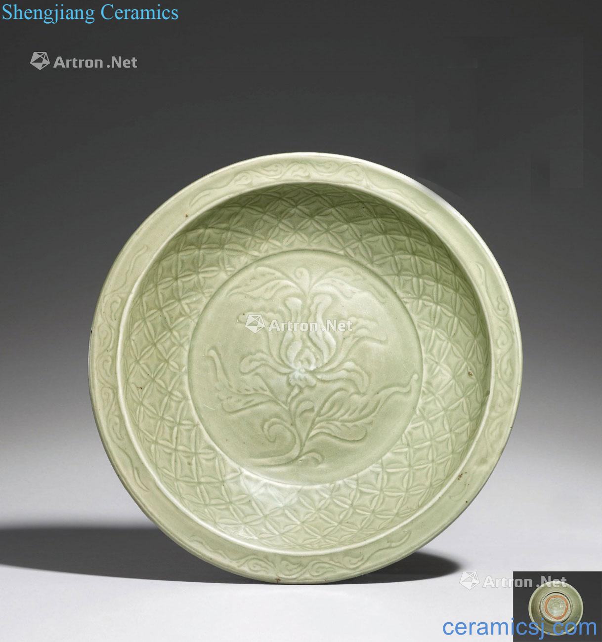 Ming Dynasty, 14 th/15 th century A large Longquan celadon charger