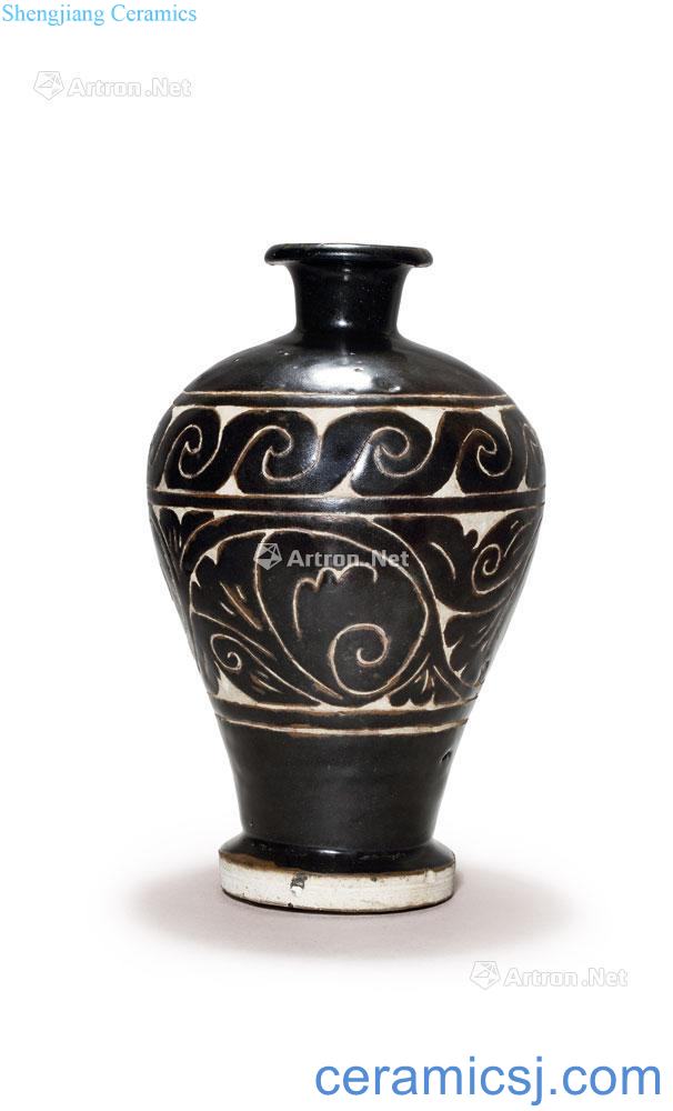 jin The black glaze carved plum bottle
