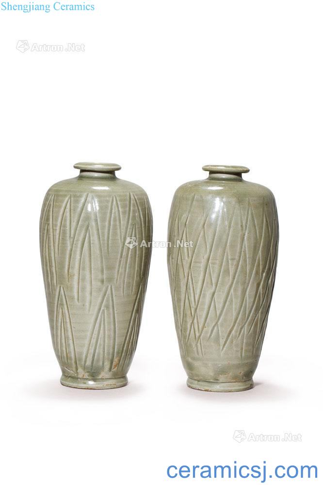 The song dynasty Yao state kiln hand-cut plum bottle (a)