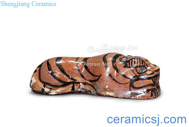 Grilled golden village kiln Yellow glaze color tiger pillow in brown
