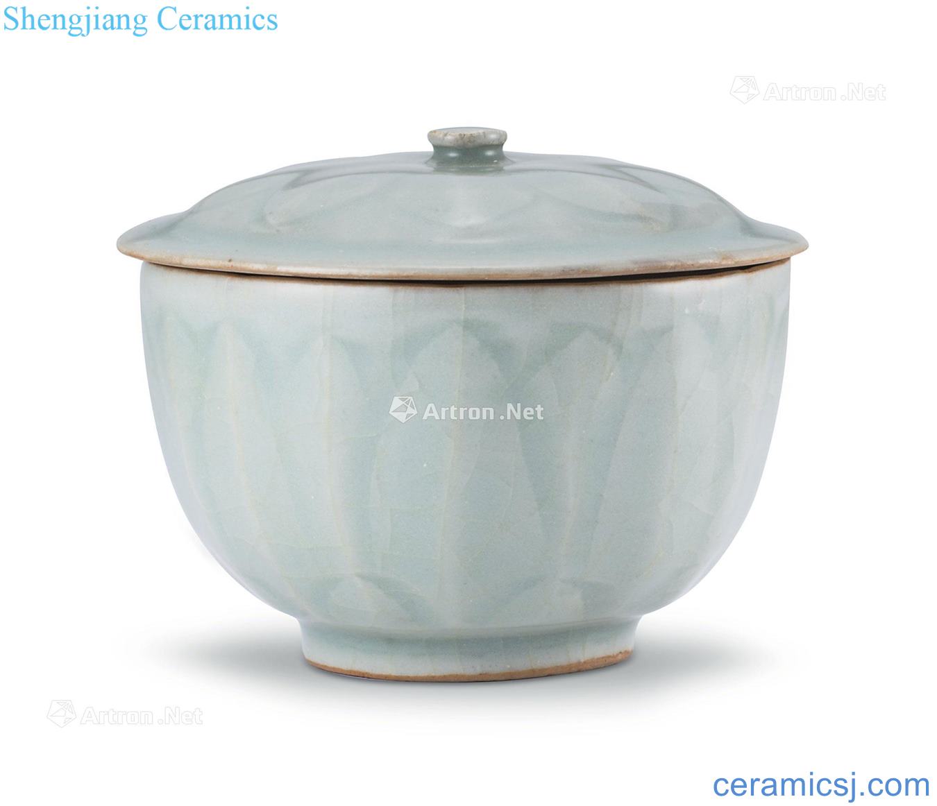 The song dynasty Longquan celadon green glaze 盌 lotus-shaped lines