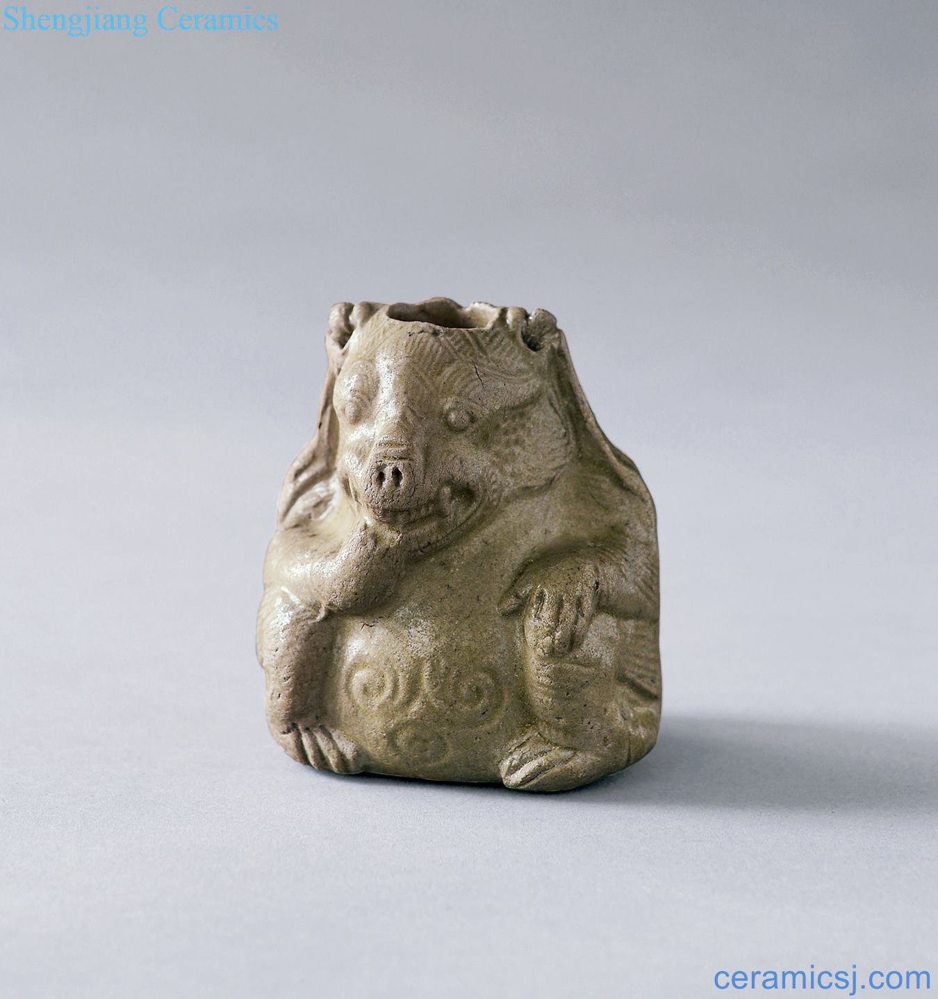 Western jin dynasty celadon lamp bear