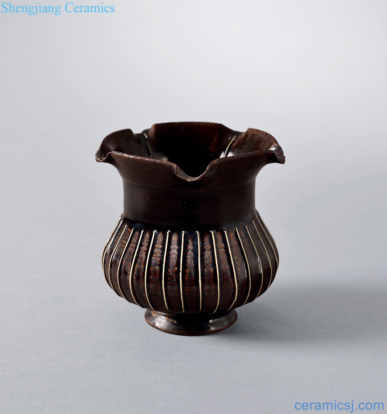 The southern song dynasty or gold magnetic state kiln slag line pipe
