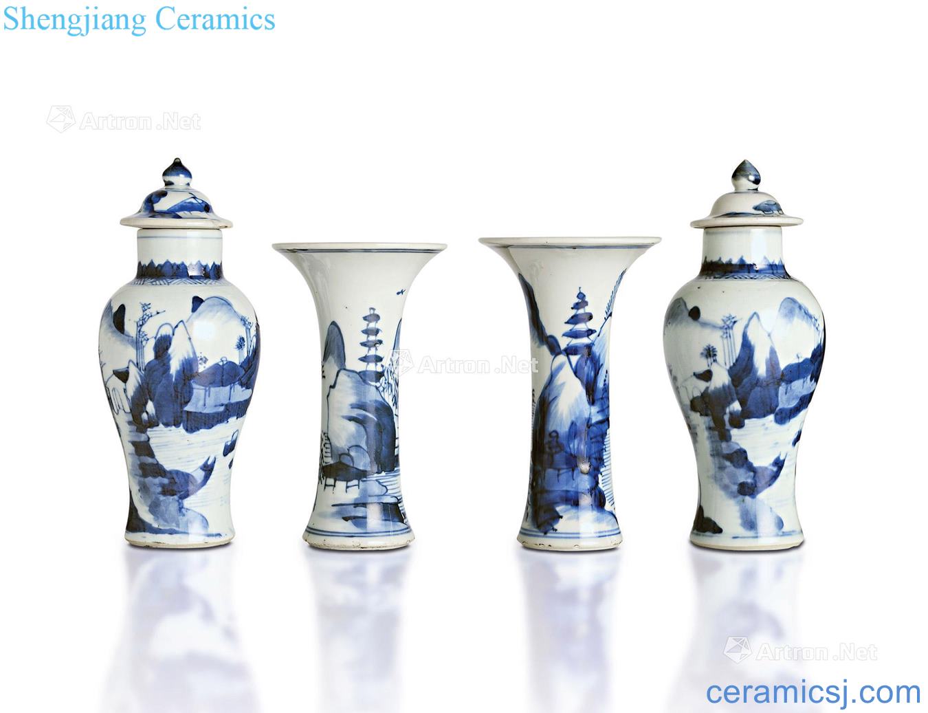 Blue and white flower vase with China, the qing dynasty in the 18th century capping two pairs
