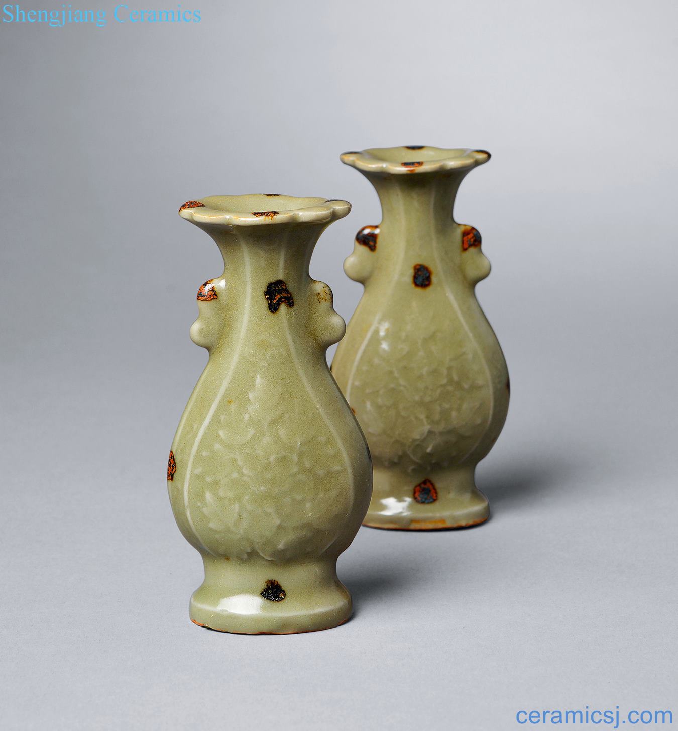 Yuan, Ming Longquan celadon printed some brown color bottle (a pair)