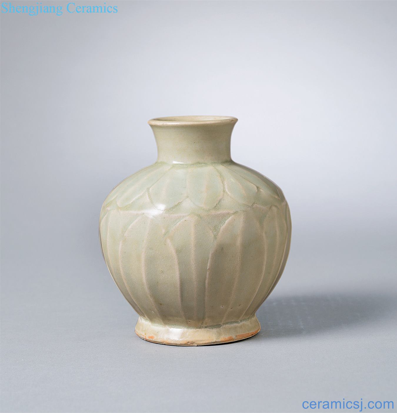 Northern song dynasty blue white porcelain bottle lotus-shaped