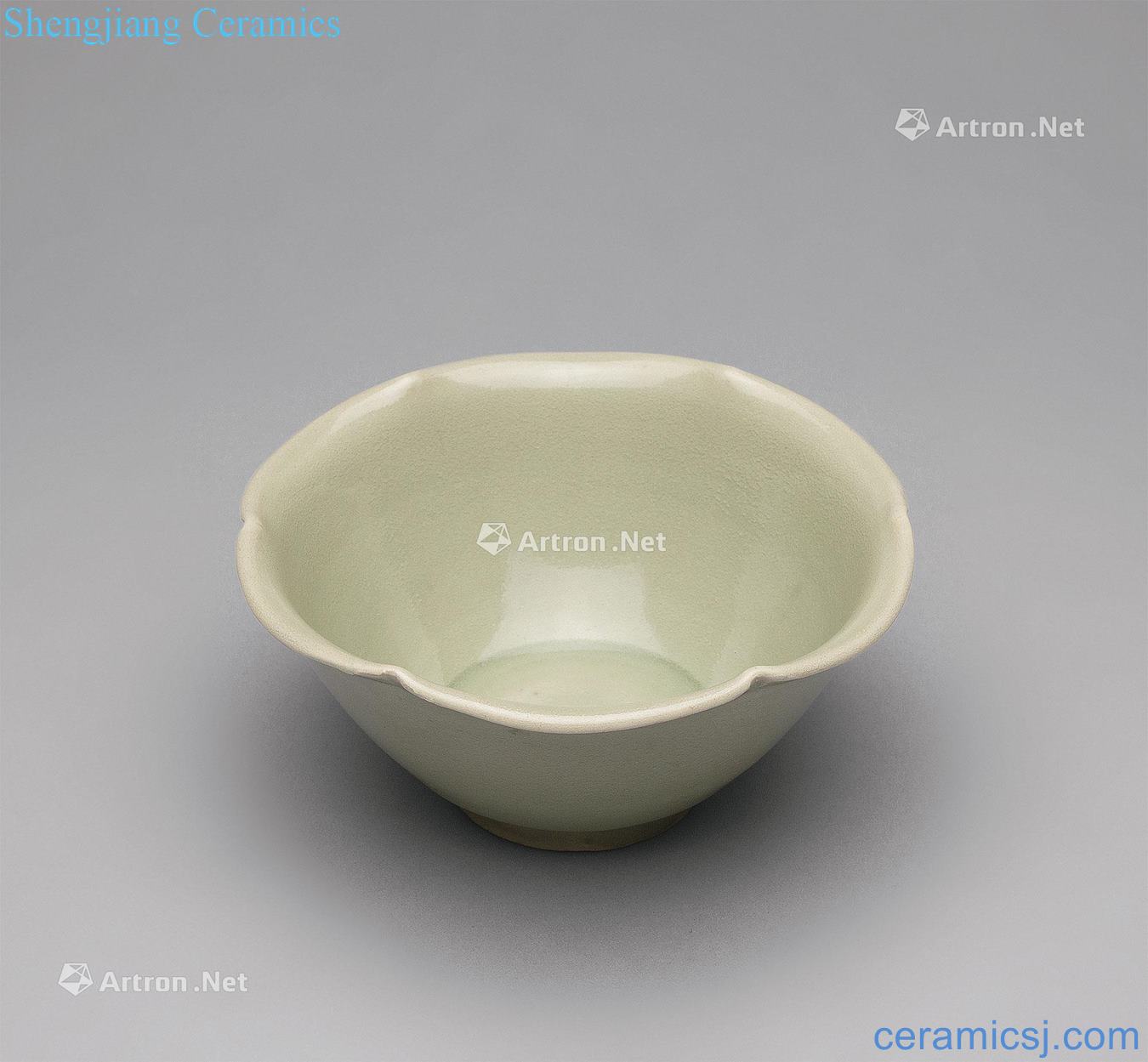 Song yao state kiln mouth bowl with a lotus leaf