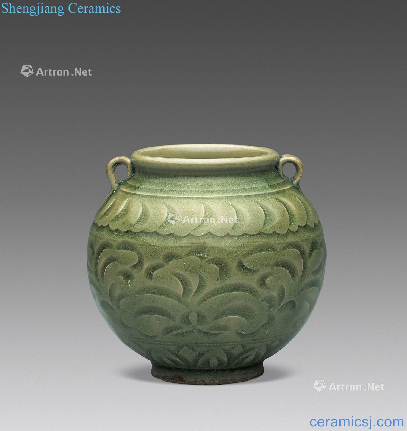 The southern song dynasty Yao state kiln green glaze dark hand-cut bound peony lines double tank