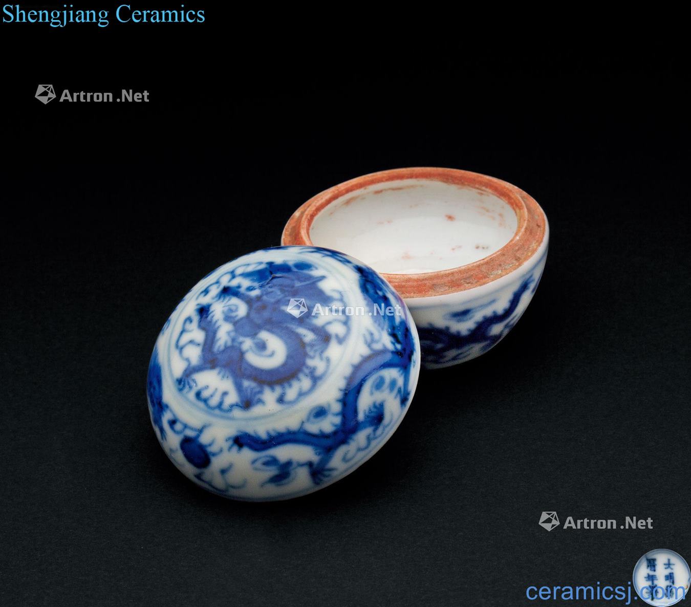 Ming wanli Blue and white dragon small box