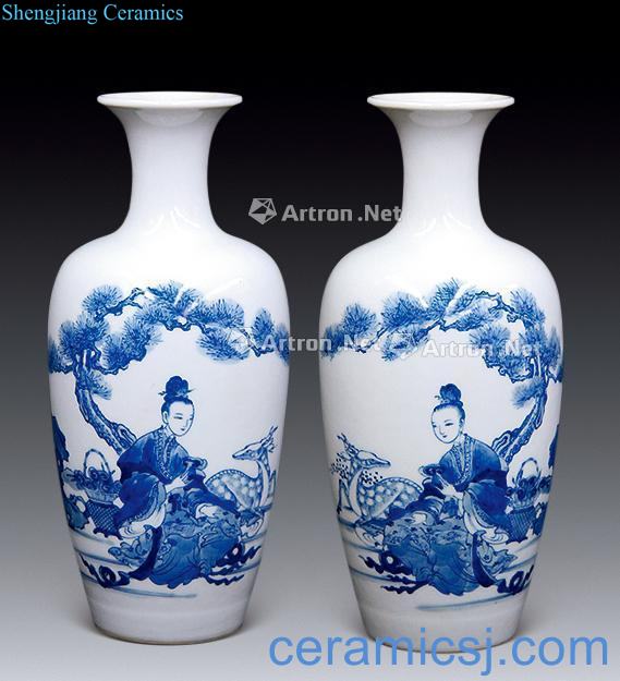 Qing yongzheng Blue and white ladies and deer grain bottle (a)