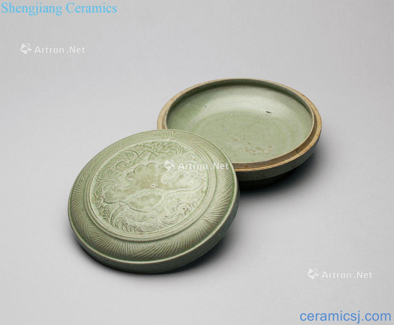 The five dynasties yue ware dark carved flowers lines cover box