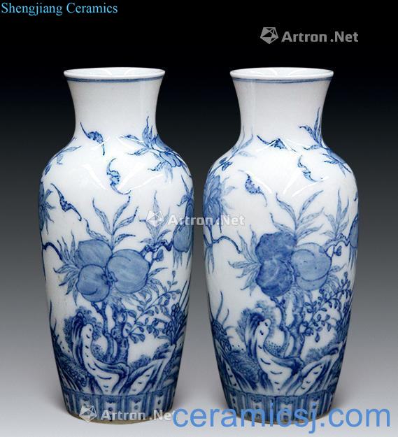 Qing xianfeng Blue and white peach bottle (a)