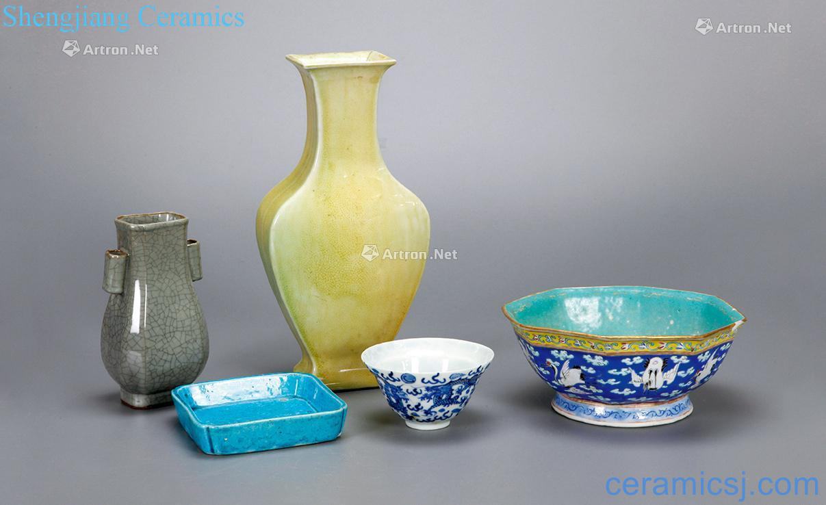 Yellow glaze of the reward bottle Elder brother kiln design Blue and white ssangyong 盌 lines In blue enamel bowls Blue glaze disc (a total of five pieces)