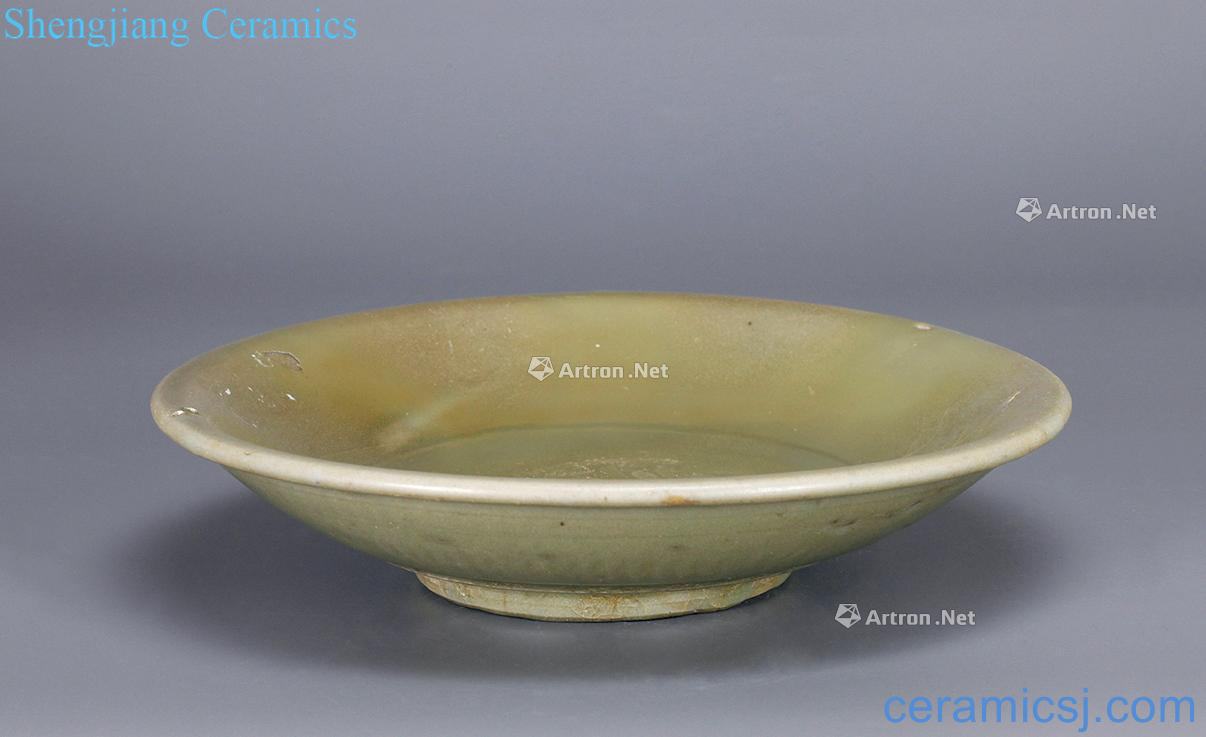 The song dynasty Longquan carved decorative pattern plate
