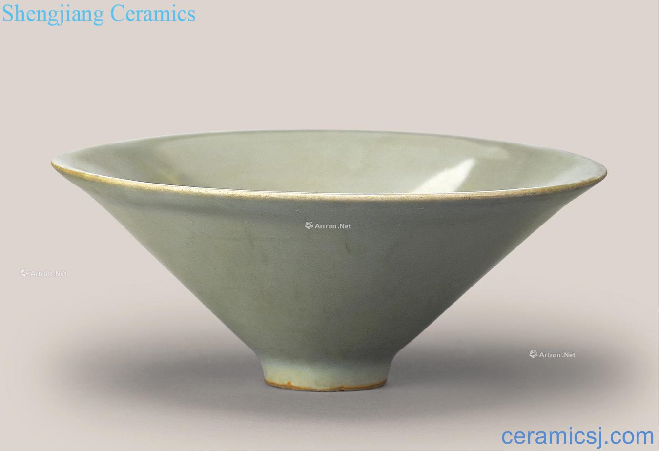 The song dynasty Longquan celadon celadon hat to light