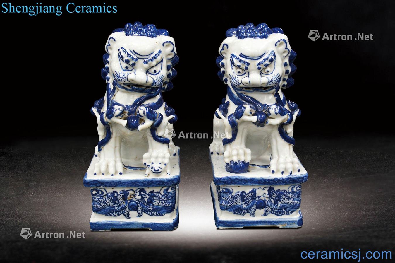 Qing porcelain carving lion furnishing articles (a)