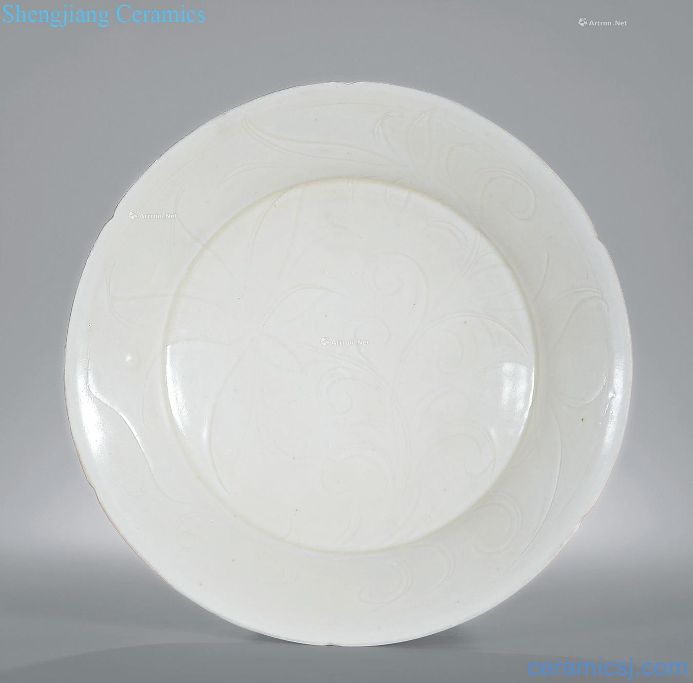 Ming or earlier Kiln white glazed carved flower mouth tray