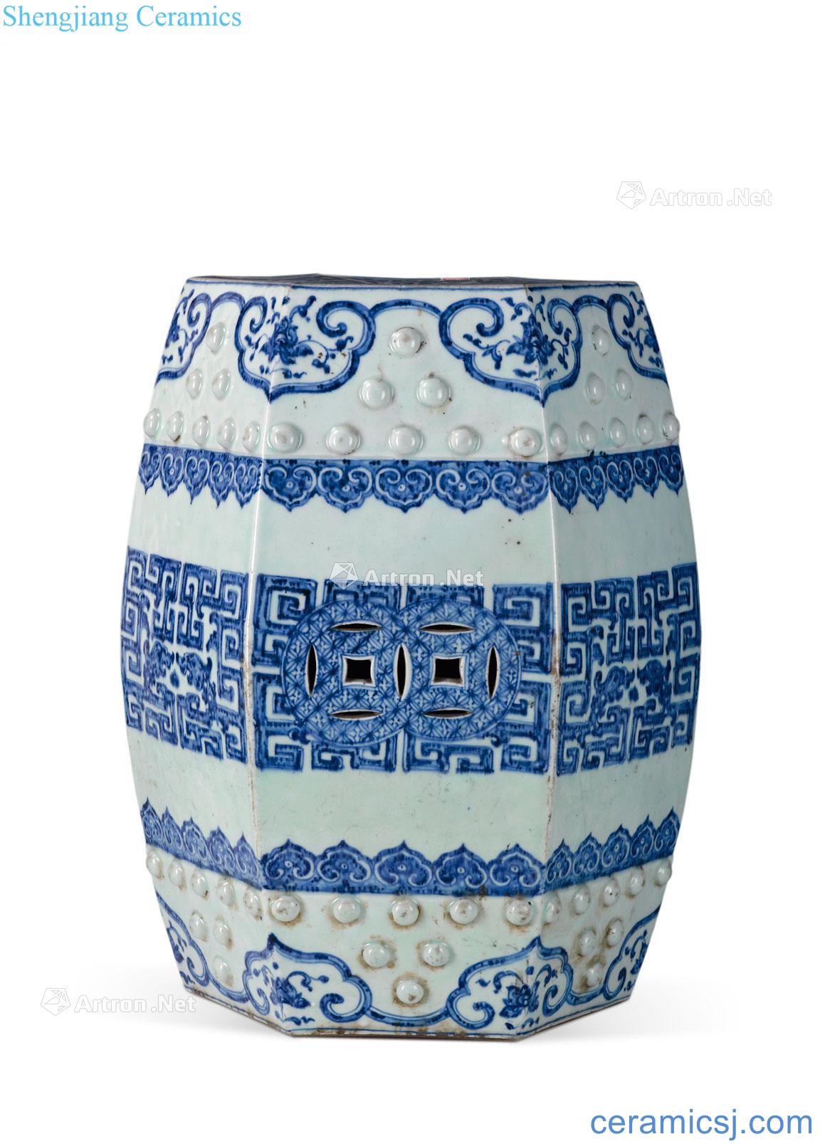 Qing qianlong Blue and white dragon grain hollow-out the six-party embroidered pier