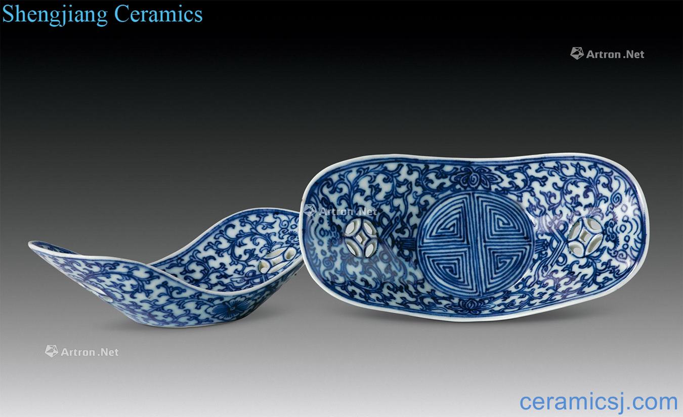 Qing qianlong Blue and white live flowers lines hollow out tea boat