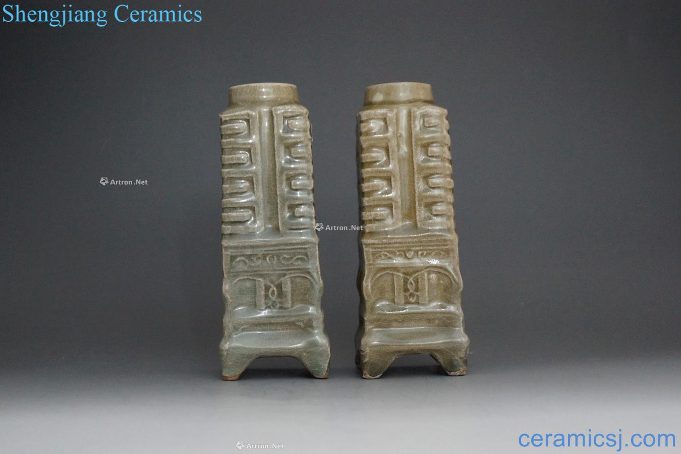 yuan Longquan cong bottle type (a)