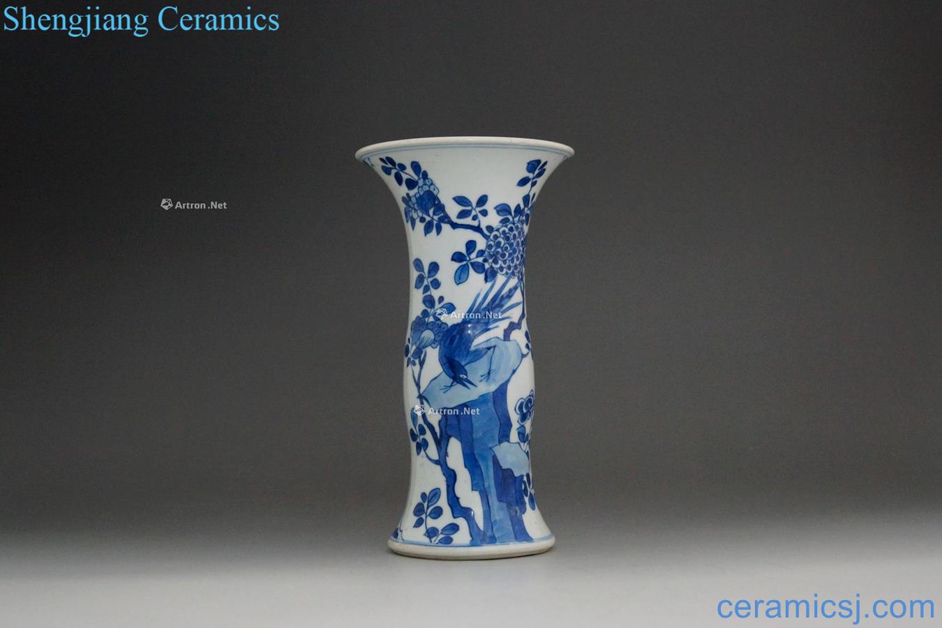 The qing emperor kangxi Blue and white flower vase with lines
