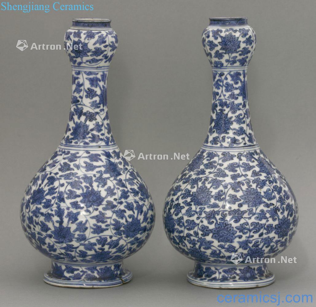 The late 17th century/early 18th century Blue and white tie up lotus flower grain garlic bottle (a)
