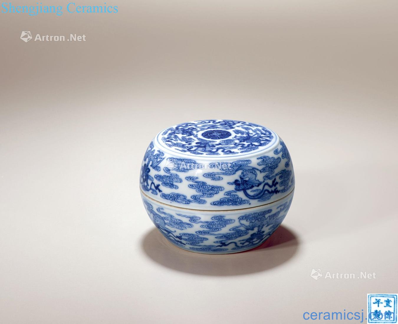 Mid qing Blue and white cloud bat lines cover box