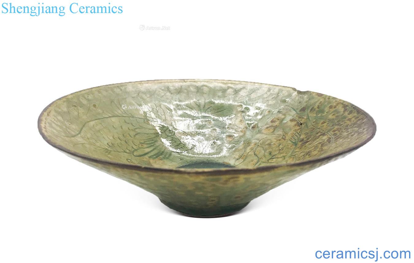 Liao yuan/Dark green glazed carved fish bowl