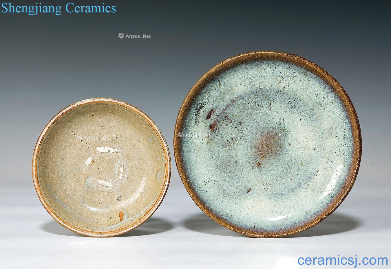 Yuan/Ming jun glaze plate and the sui dynasty Celadon small dish
