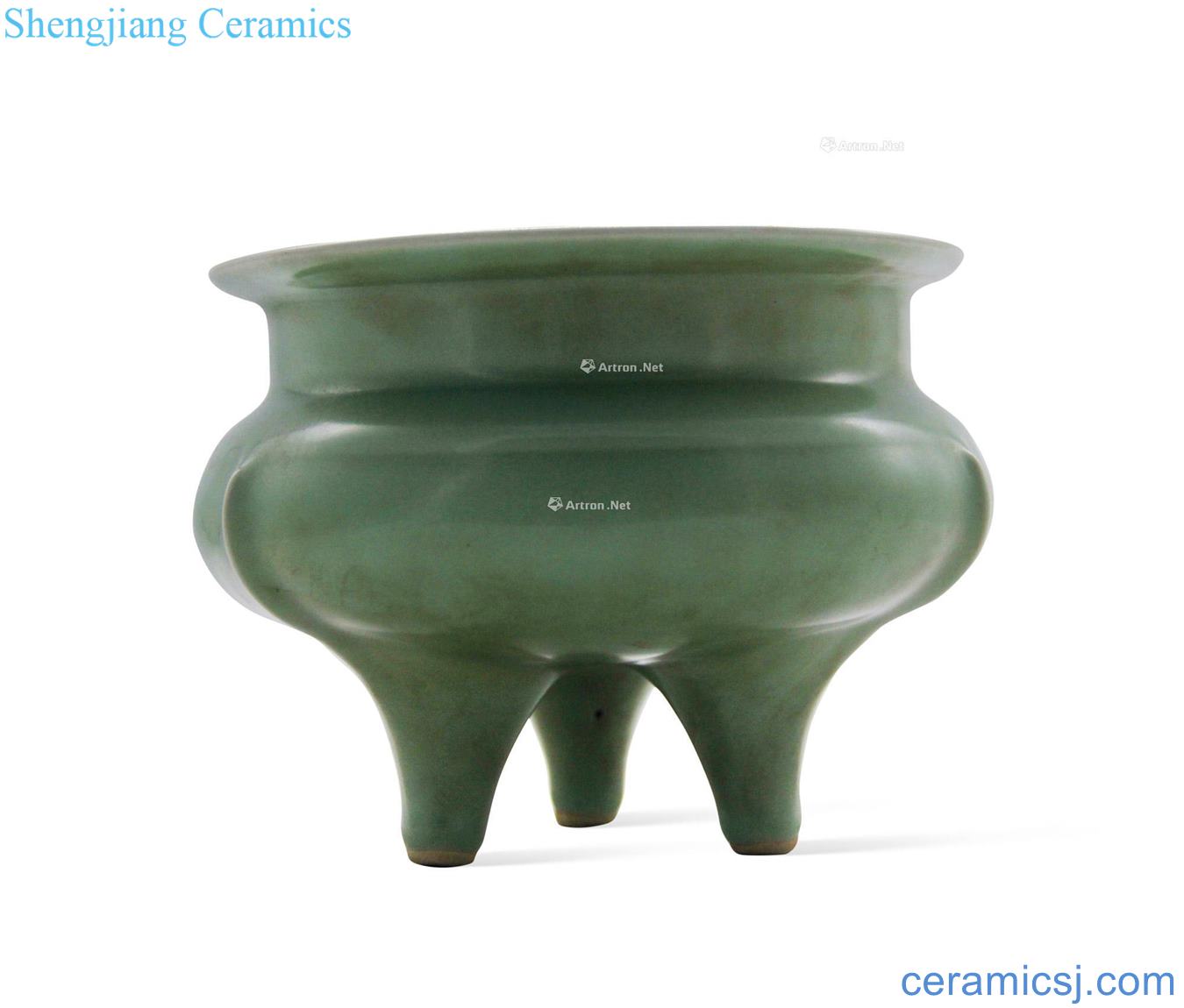 The song dynasty Longquan celadon plum green furnace with three legs