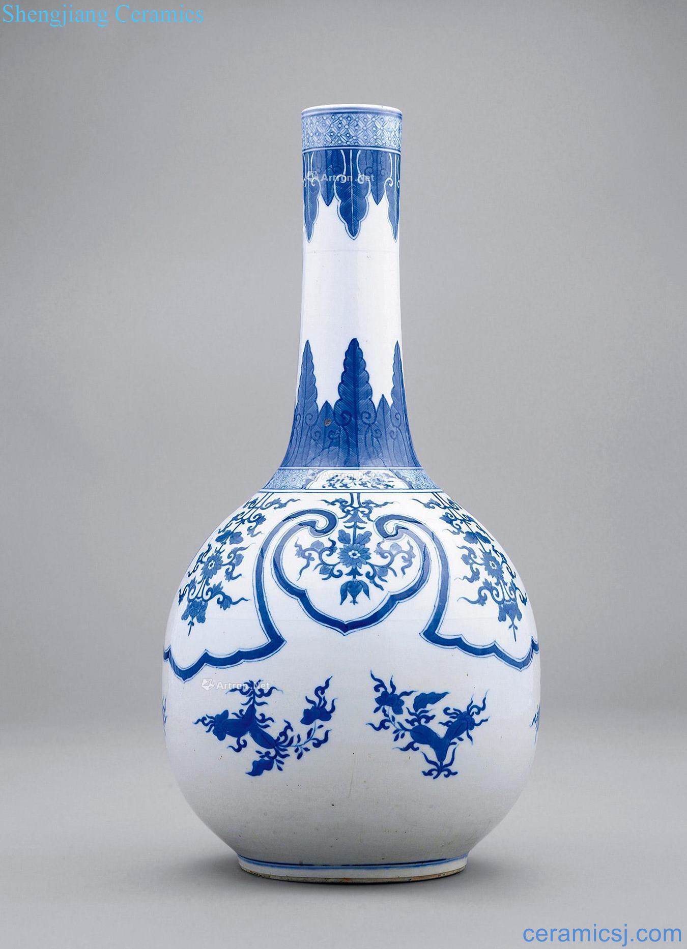 In the 19th century Blue and white lotus flower grain bold bottle