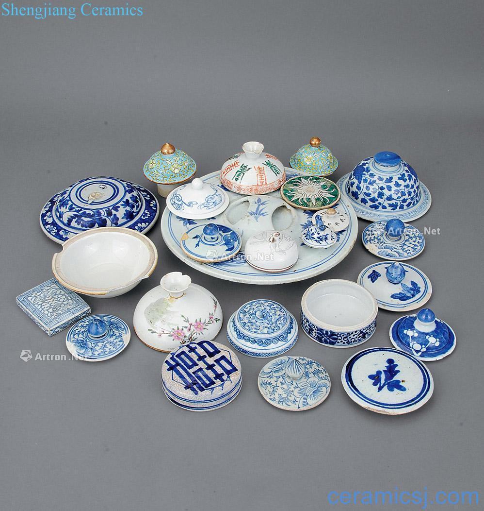 Qing porcelain enamel cover (a group)