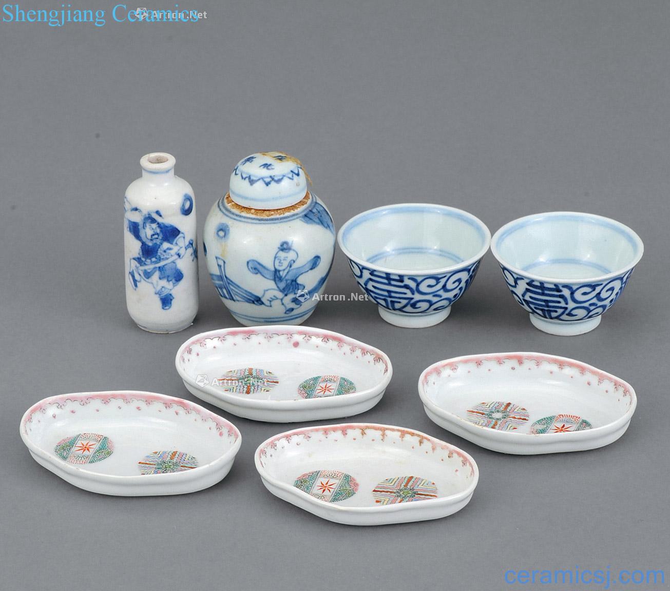 Qing porcelain cup a pair, the character canister, enamel ball flower disc four pieces Even the blue and white snuff bottles