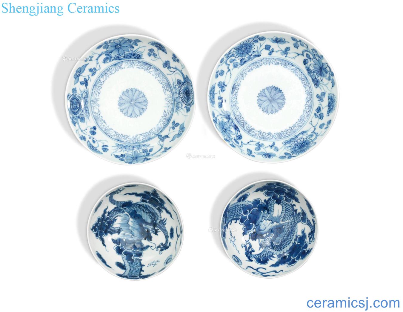 The 19/20 century Blue and white play pearl dragon bowl of blue and white flower tray two and two, a set of four)