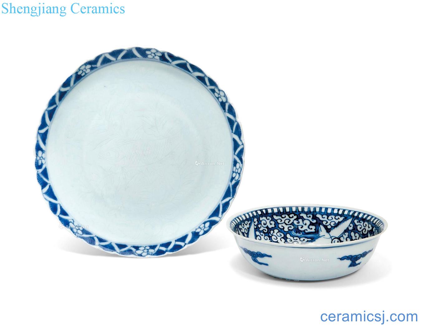 Ming the 16/17 century Blue and white James t. c. na was published green-splashed bowls and blue shadow flower mouth tray (a set of two)