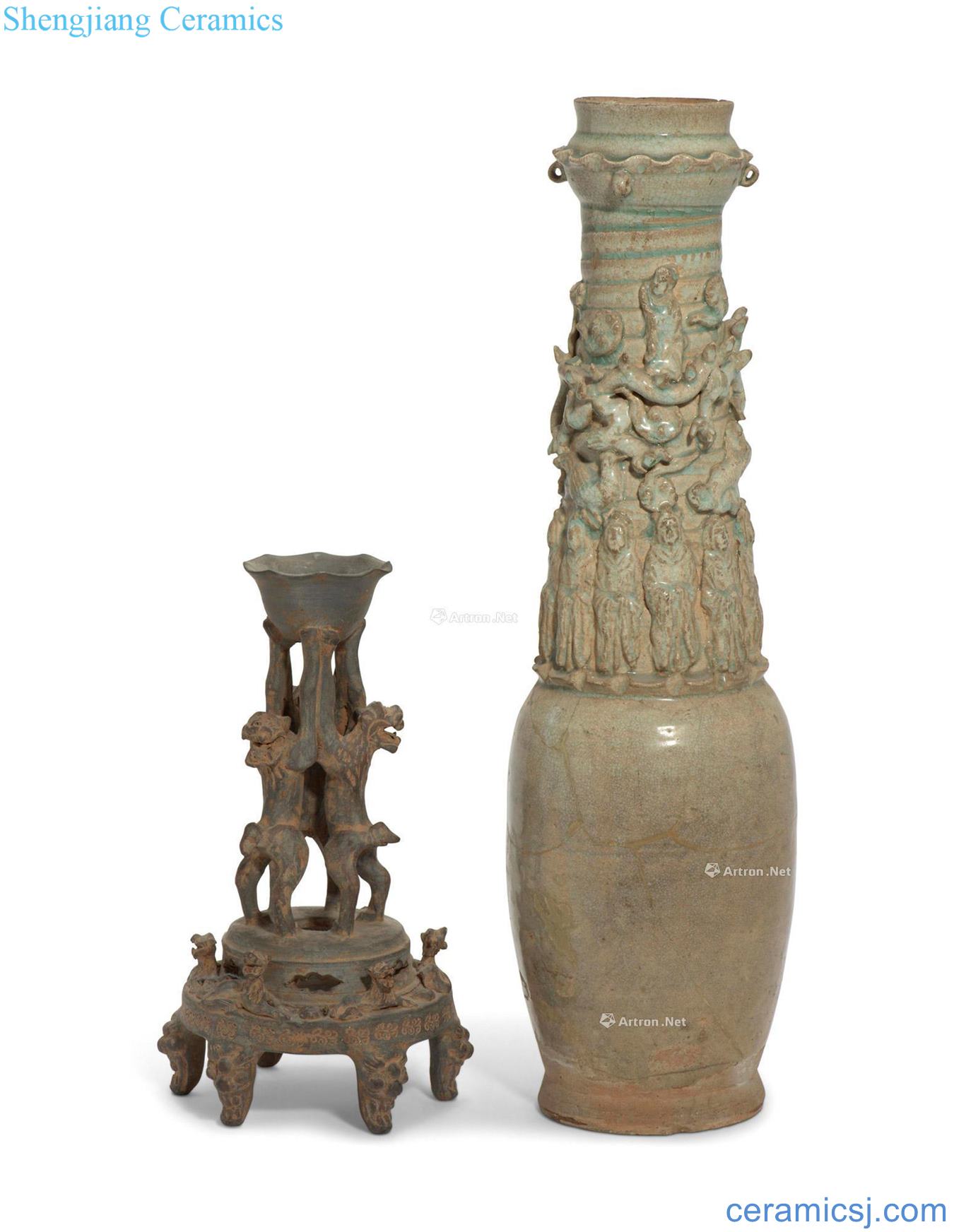 Song dynasty or even later Green glaze benevolent grain barn and tao archaize benevolent caterpillar (a set of two)