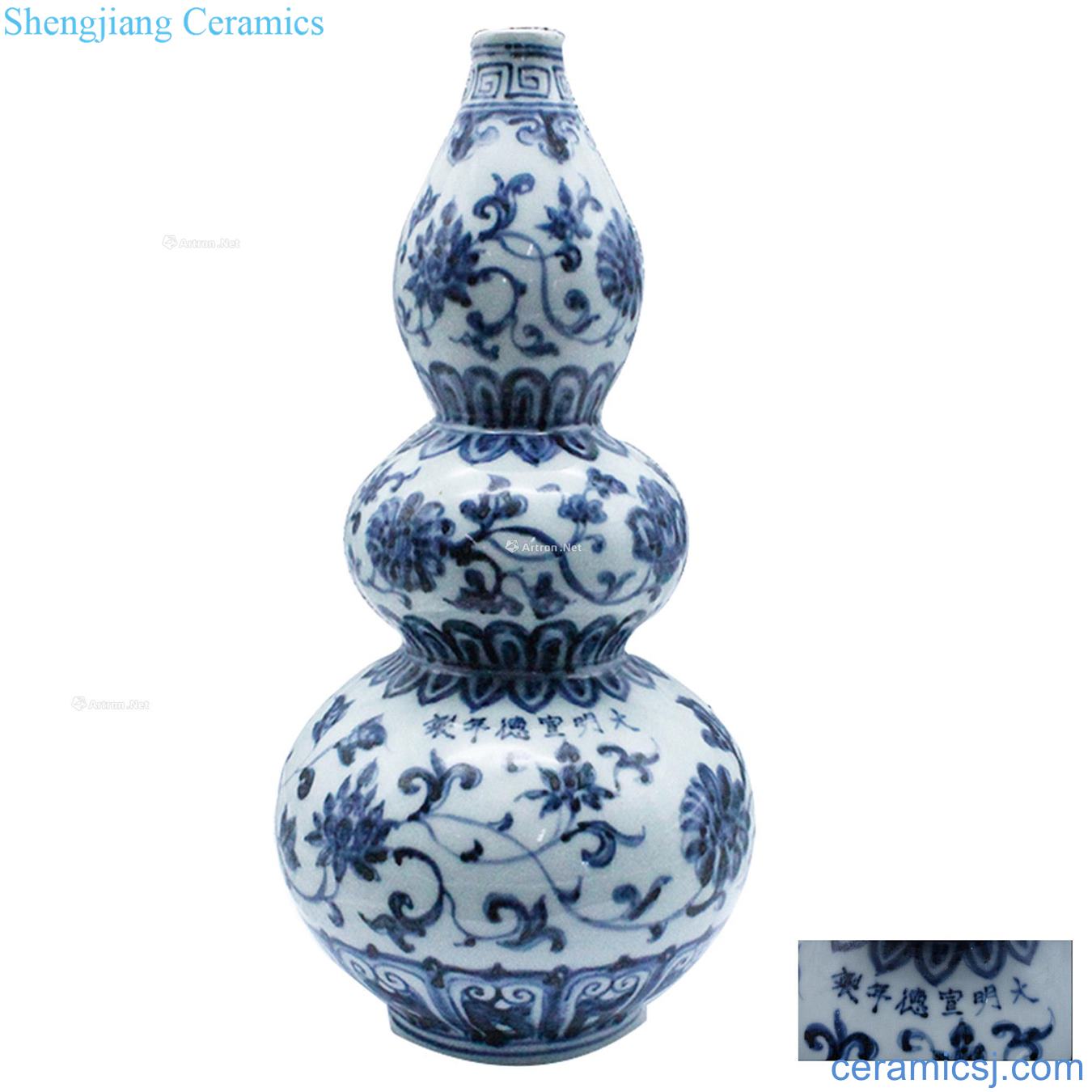 Ming Blue and white lotus flower tower bottle gourd