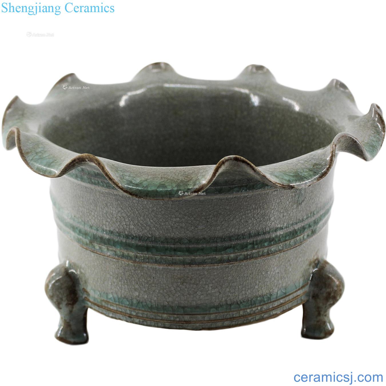 Green glaze your kiln mouth casket with three legs