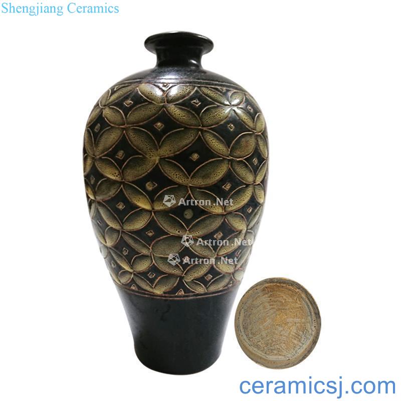 The song dynasty jun glaze coin grain mei bottle