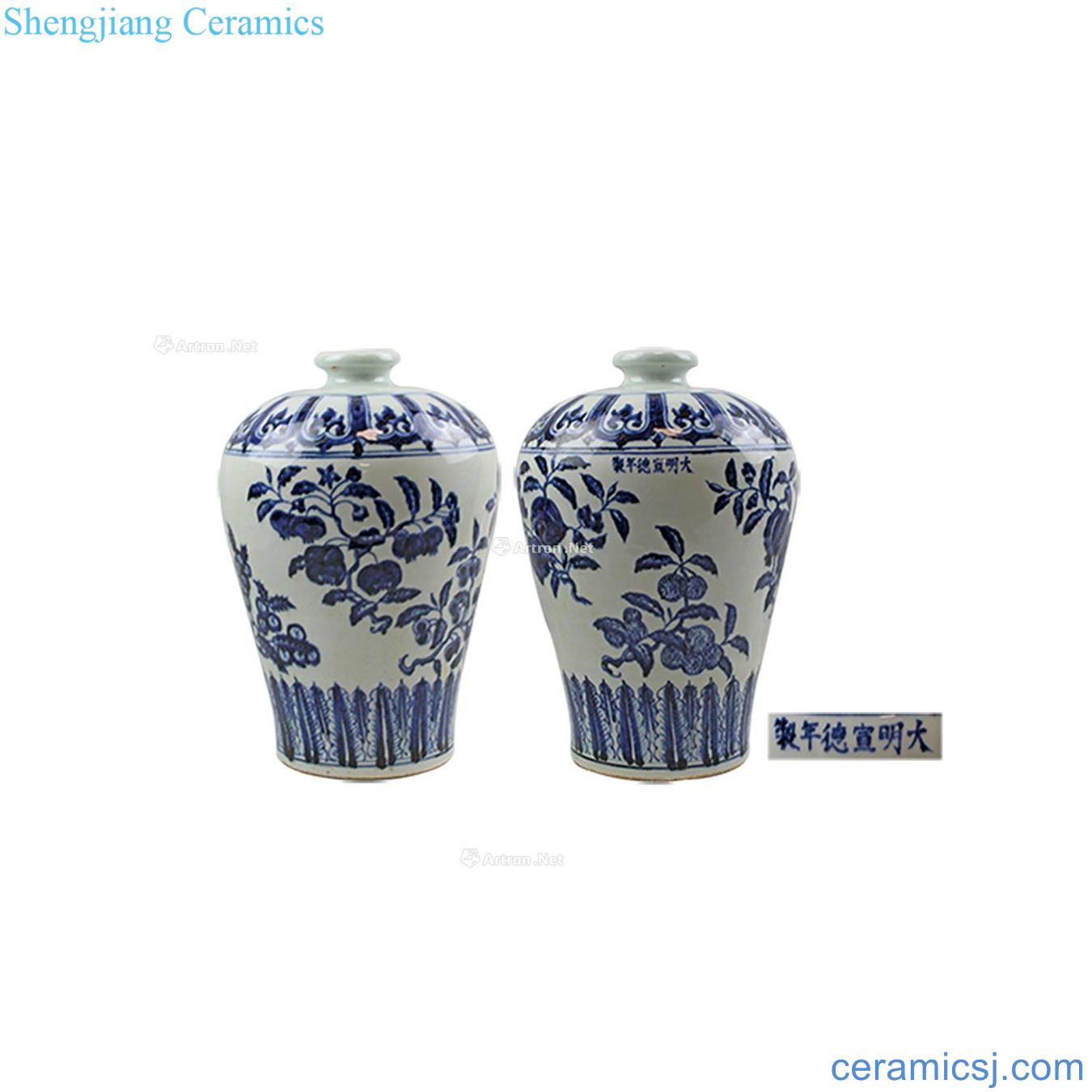 Ming xuande Blue and white ruffled branch flowers and grain mei bottle