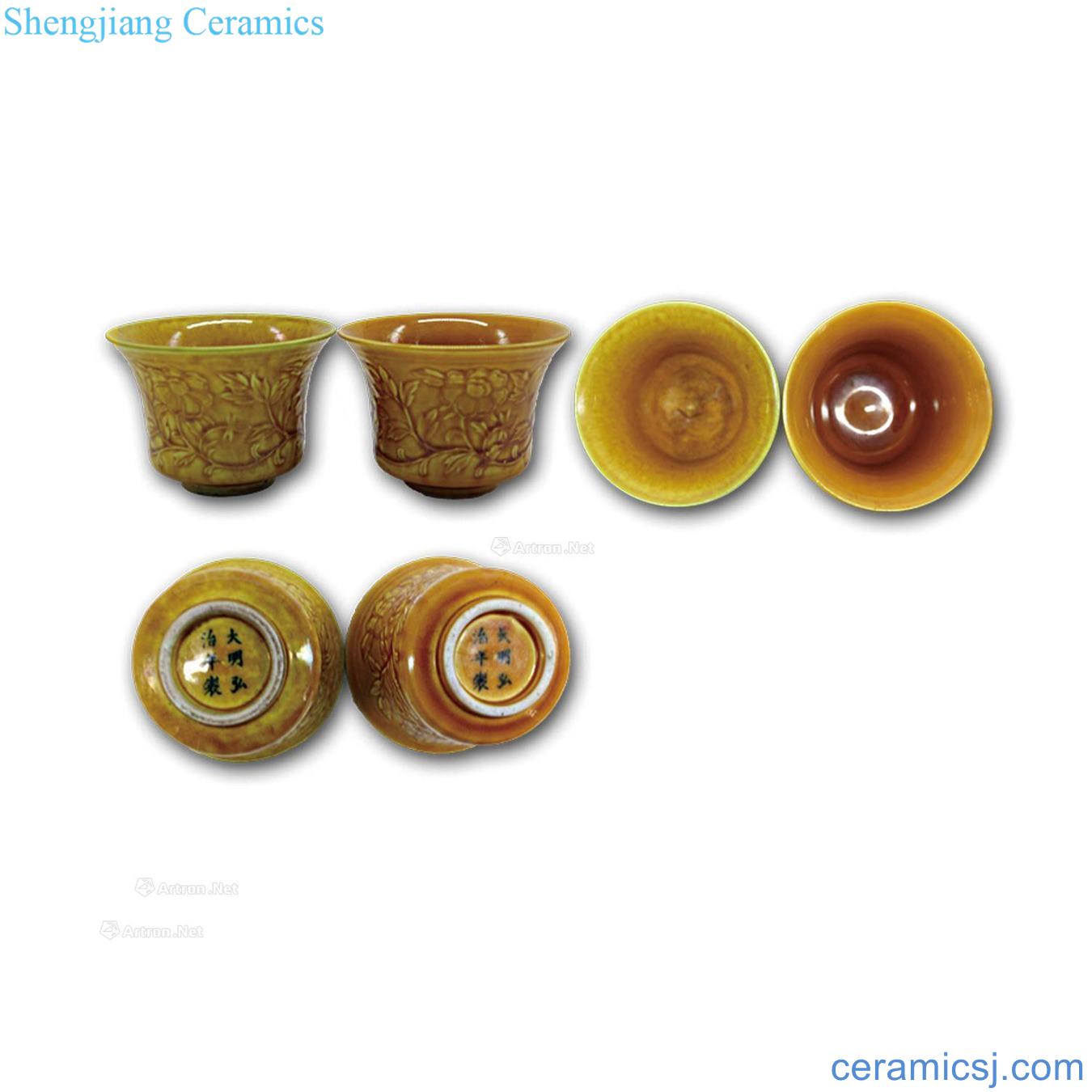 Ming hongzhi yellow glaze cup (a)