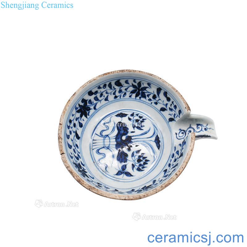 The yuan dynasty Blue and white lotus straight mouth yi