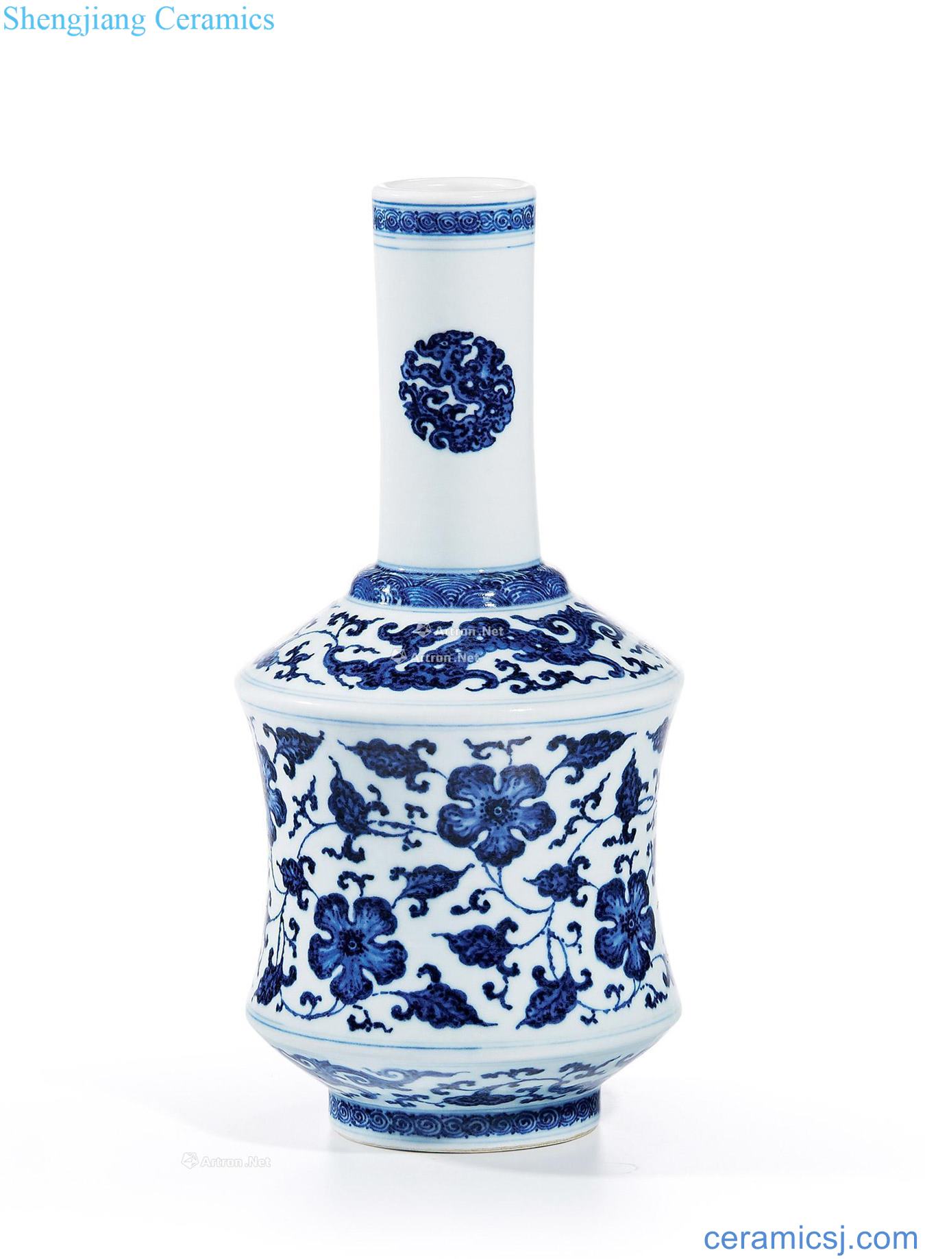 Qing qianlong Blue and white flowers longnu lines around branches straight flask