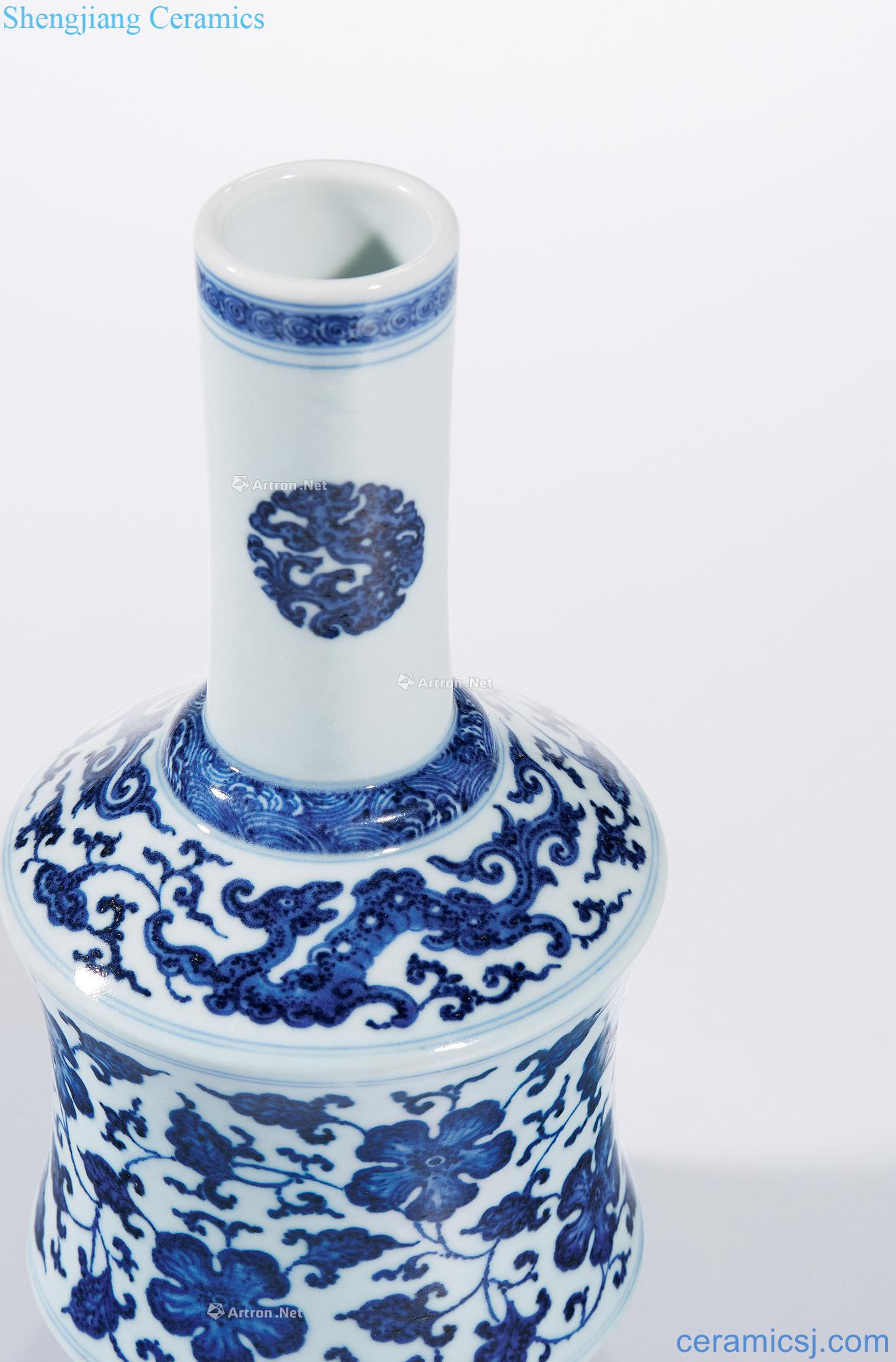 Qing qianlong Blue and white flowers longnu lines around branches straight flask