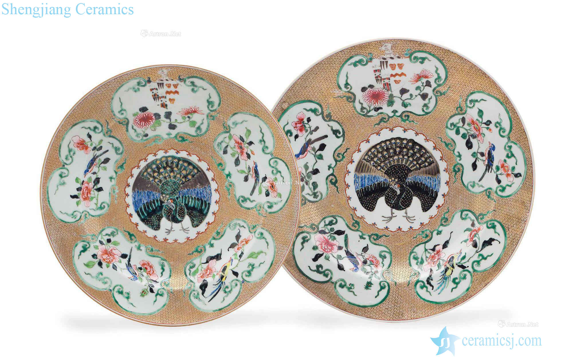 Yongzheng period, about 1730 years A SET OF TWO FAMILLE ROSE ARMORIAL DISHES