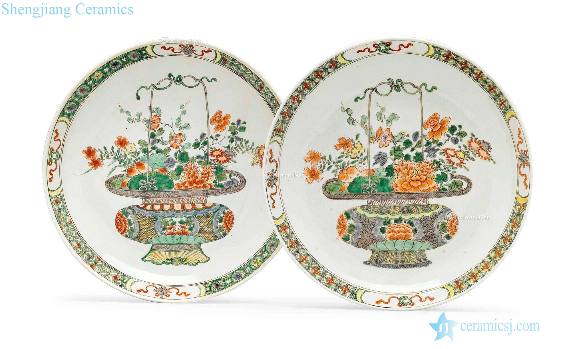 Kangxi period, 1662-1722 - A PAIR OF FAMILLE VERTE SAUCER DISHES WITH BASKETS OF FLOWERS