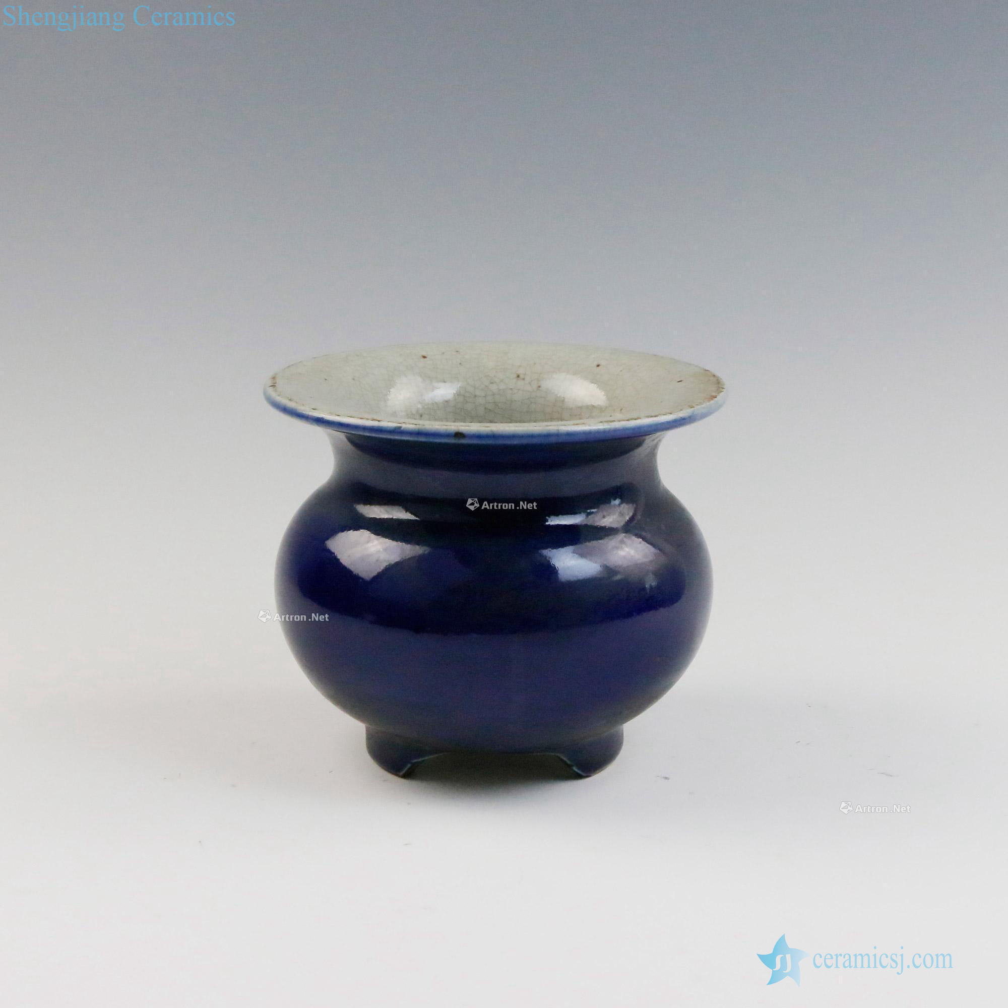 Ming Sapphire blue glaze furnace with three legs