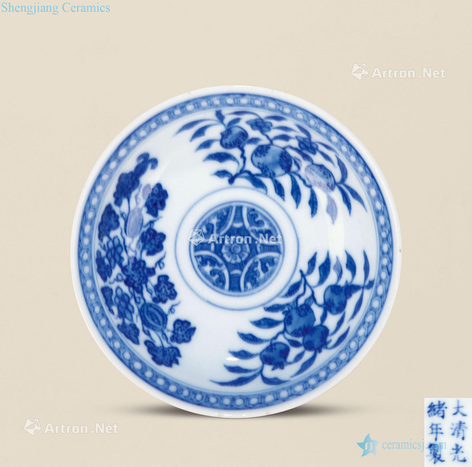 Qing guangxu Blue and white sanduo fruit grain small dish