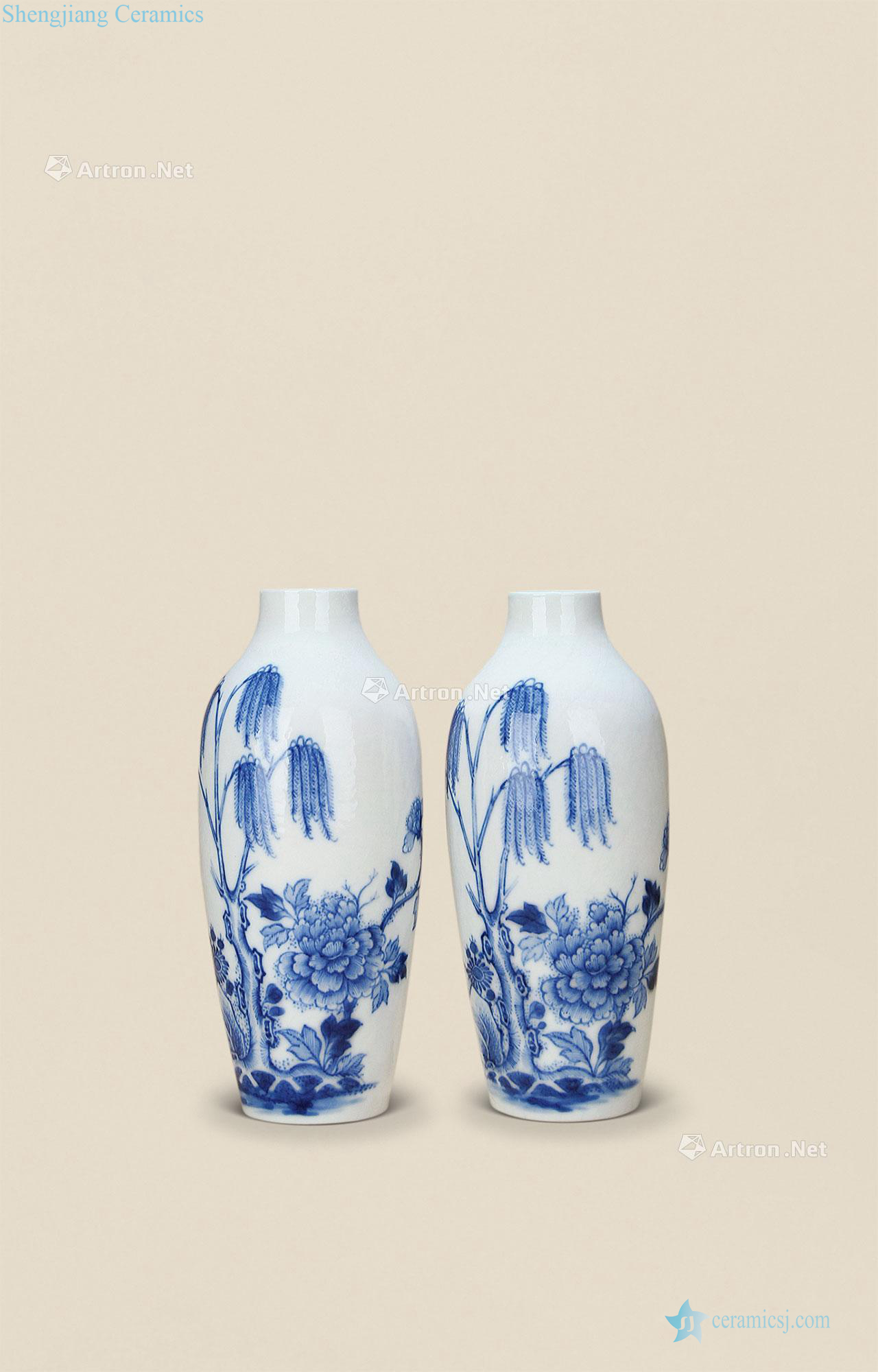 Qing qianlong Blue and white shade of willow trees flower grain bottle (a)